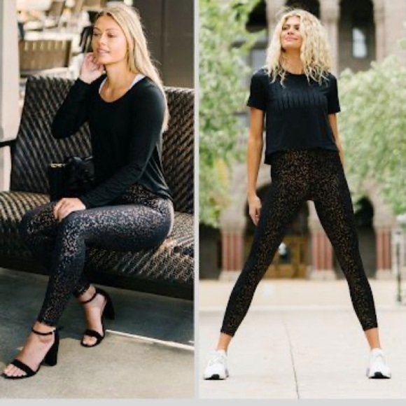 ZYIA Pants - ZYIA Black 7/8 Leggings with Gold Metallic Flake Womens 8-10